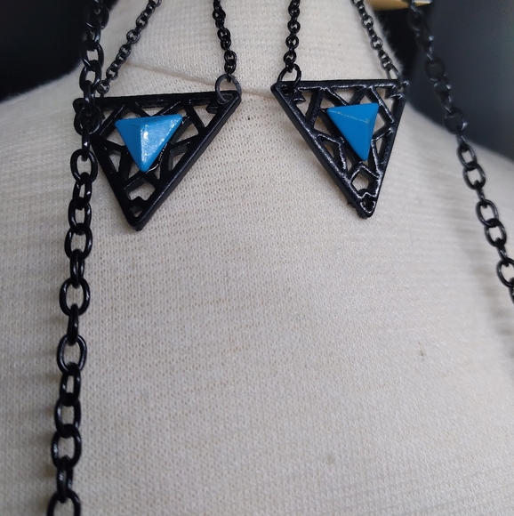 Sassy Trinagle Style Blue and Black Necklace Set - Picture 2 of 3